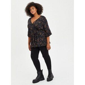 NWT Torrid Babydoll Challis Surplice Tie-Front Top 1X